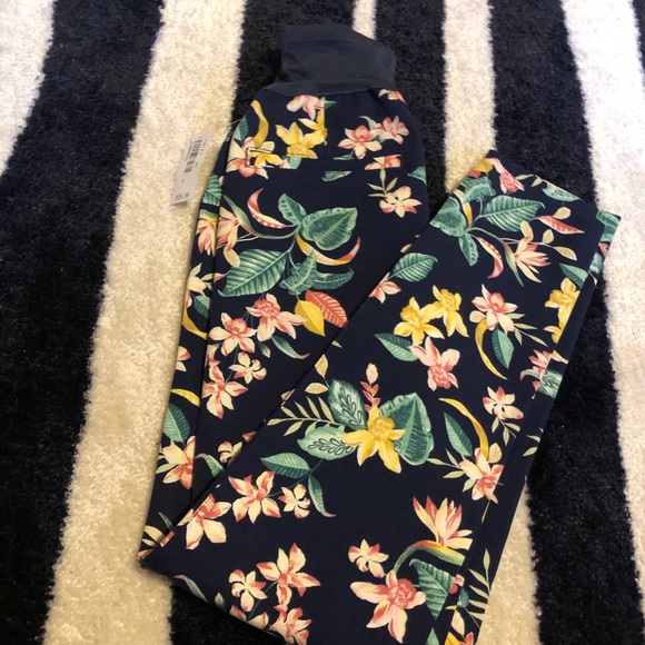NWT Floral Pattern Maternity Pixie Pant - Picture 5 of 5